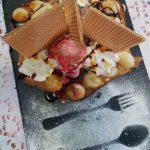 goffre casero con helados en La Habanera Colmenar